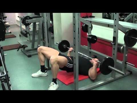 Как накачать грудь - № 297. Жим штанги лежа на полу с мостом и без