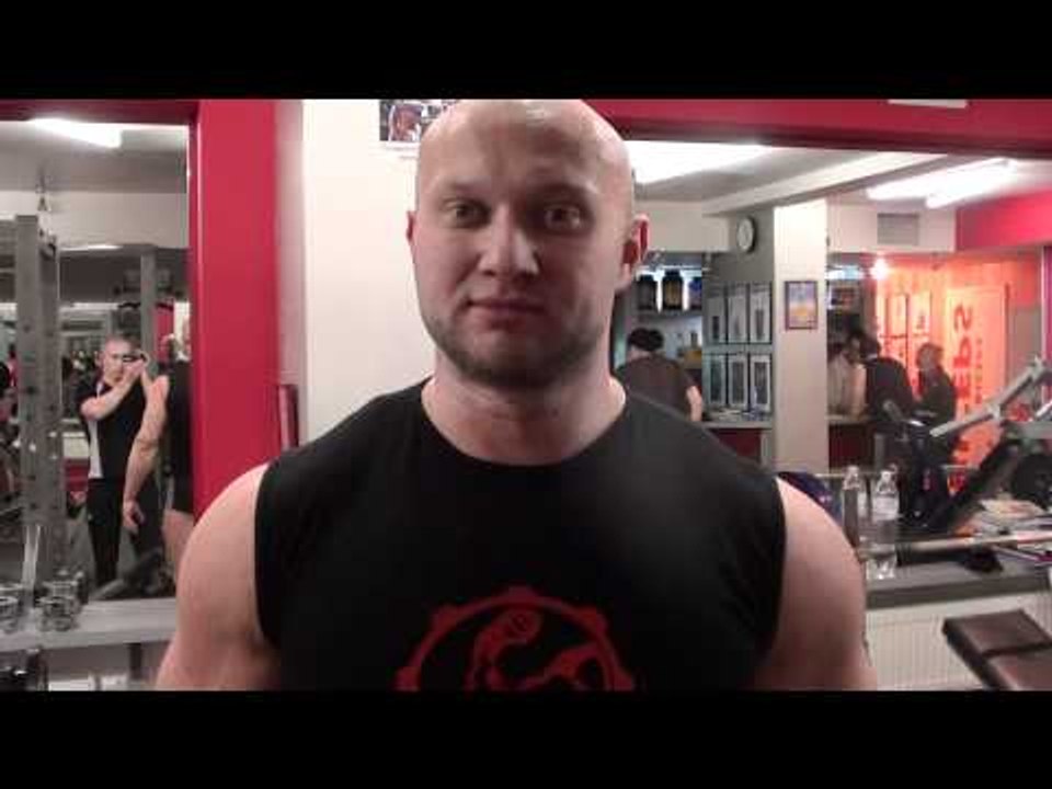 Как накачать грудь - № 296. Жим гантелей лежа на полу. Тренируем грудь.