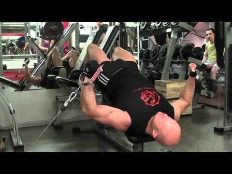 Как накачать грудь - № 300. Жимы лежа вниз головой в кроссовере. Грудь.