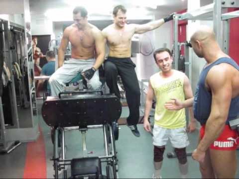 Развлечения и юмор - 227. ВЕСЕЛЫЕ КАЧКИ сам весит 50 жмет 260 кг!