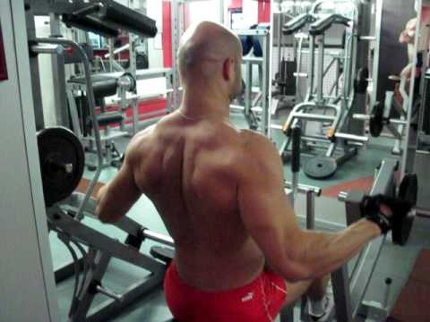 Как накачать спину - №184. Тяга в рычажном тренажере для середины спины