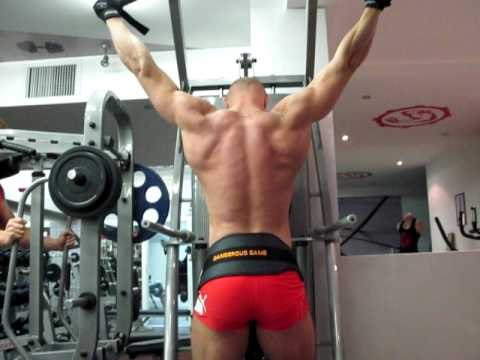 Как накачать спину - №179. Подтягивания с весом 20 кг на поясе