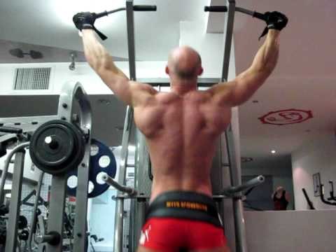 Как накачать спину - №180. Подтягивания (частичные) с весом 40 кг и без веса