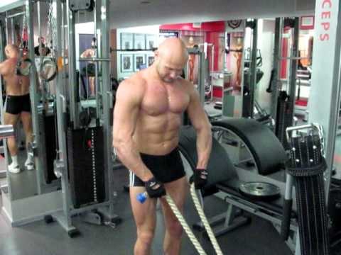 Как накачать широкие плечи - №120. Упражнение для плеч. Развитие дельт