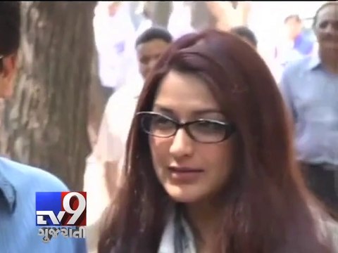 Bollywood actress Sonali Bendre casts her vote in Mumbai - Tv9 Gujarati