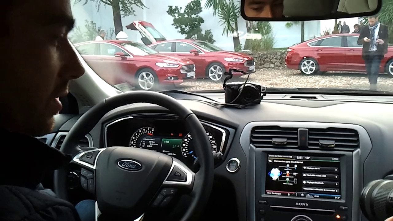 Ford Sync 2 : visite guidée à bord de la Ford M...