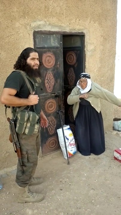 PKK'nın terkettiği yaşlı Kürt Kadına IŞİD sahip çıktı