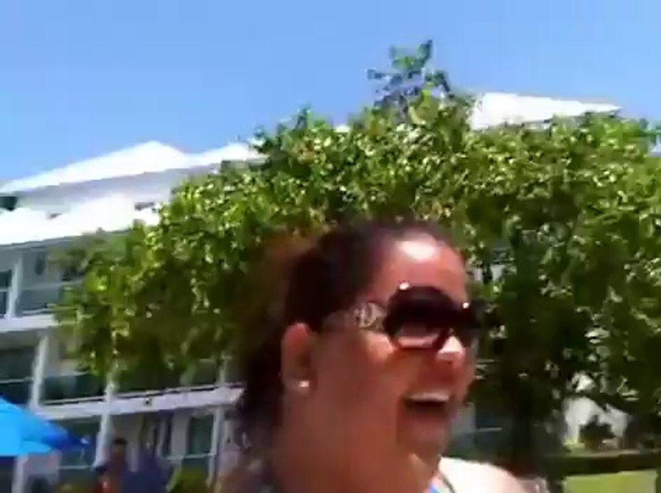 Mother Try Stunt On Pool