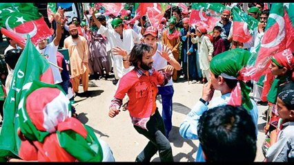 Imran Khan Day Jalsay wich Nachanay Da Jee karda ay