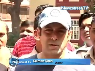 Salman Khan exercise his right to vote, calls citizens to participate