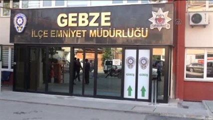 Yakalanacağını Anlayınca Bıçakla Otomobili Gasbetti