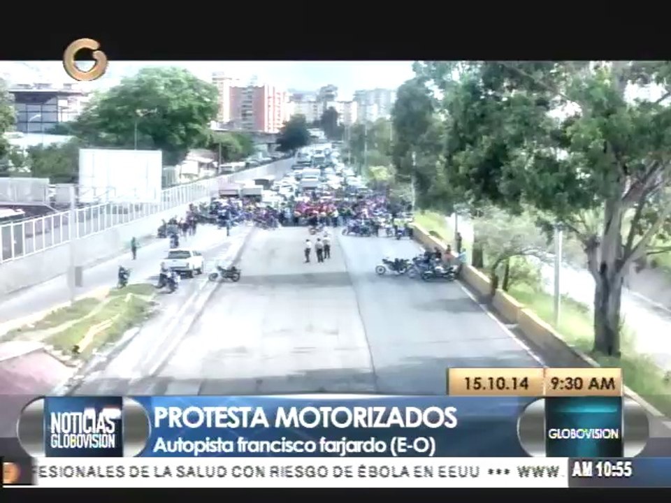 Motorizados cierran la Francisco Fajardo, a la altura de la Paz
