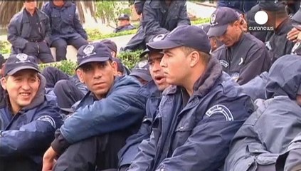 Algeria: Hundreds of police protest outside presidential palace