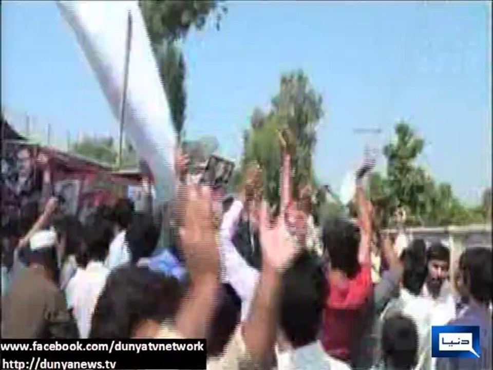 Go Nawaz Go Slogans after arrival of PMLN members 16.10.2014 Multan