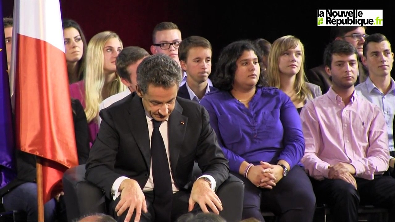 VIDEO. Saint-Cyr-sur-Loire : Nicolas Sarkozy, le show face aux militants