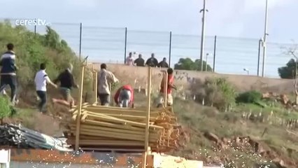 Duros enfrentamietos en nuevo intento de salto de la valla en Melilla