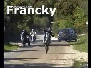 Bande faite par des jeunes motards