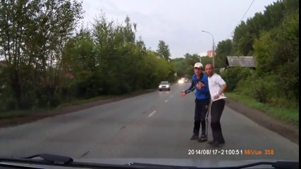 Rusya'da Normal Bir Gün (Ekmek Bıçağı İçerir)