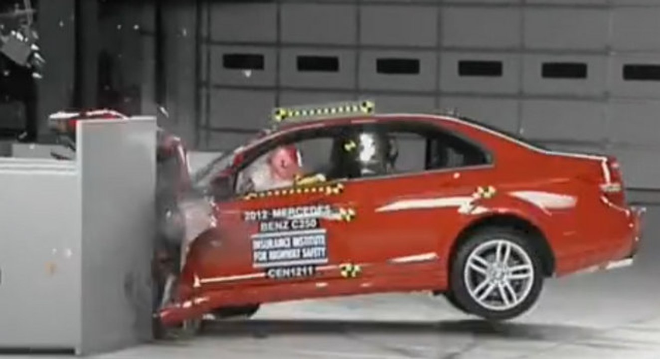 Mercedes C Serisi - Dar alanlı çarpışma testi