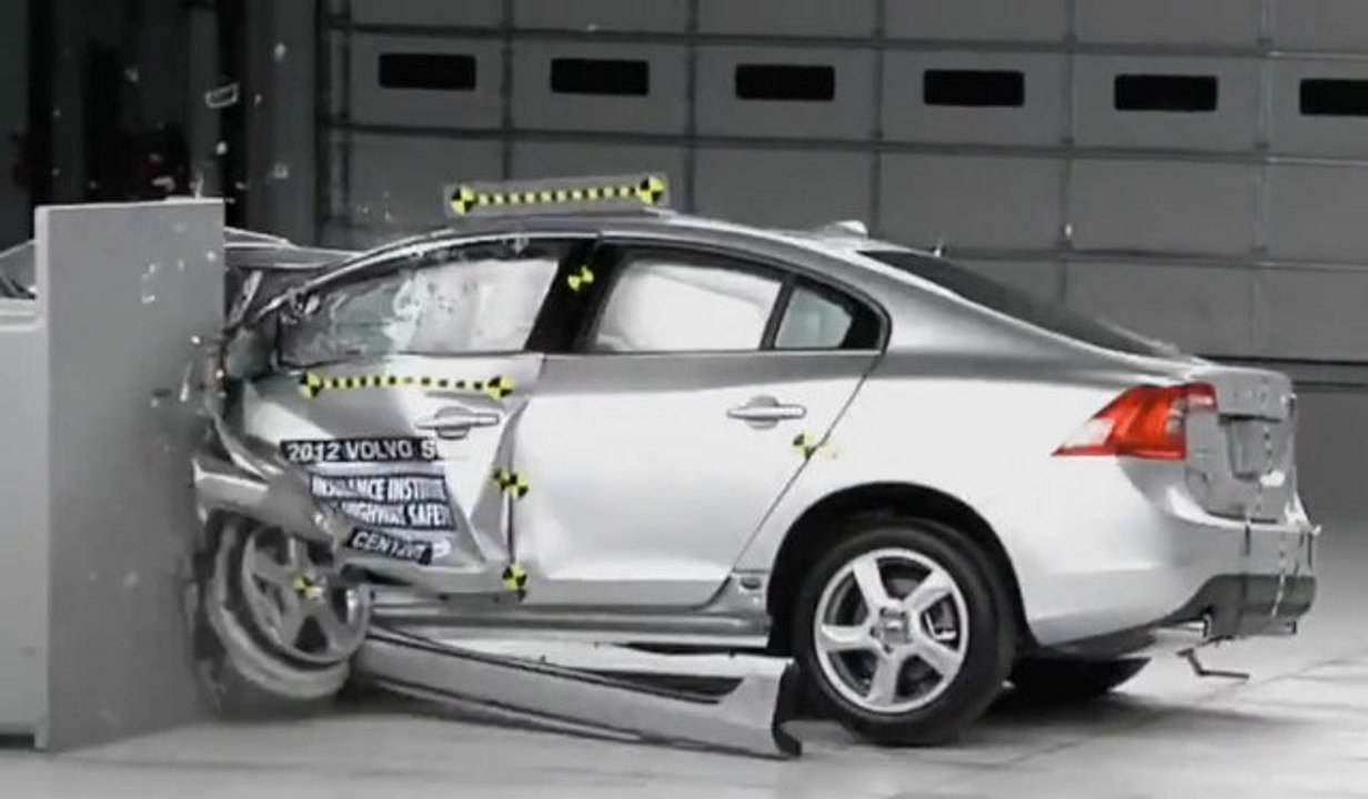 Volvo S60 - Dar alanlı çarpışma testi