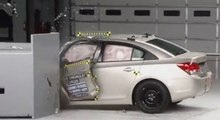 Chevrolet Cruze - Dar alanlı çarpışma testi
