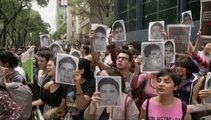 A Mexico, les jeunes manifestent leur colère après la disparition de 43 étudiants