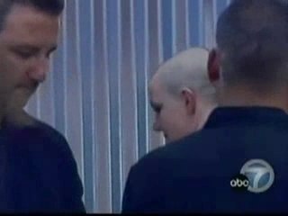 Britney shaved her own head