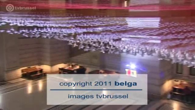 Des iris en origami au Palais de Justice de Bruxelles