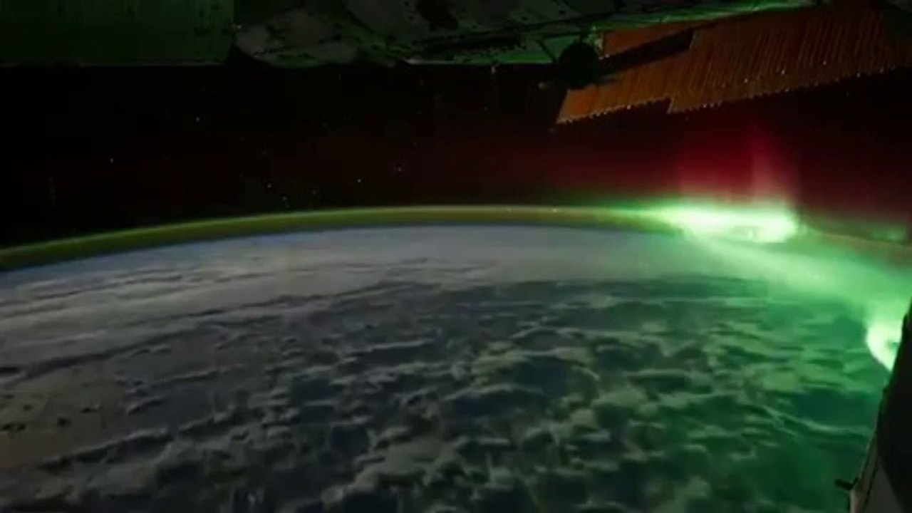 Aurores boréales vues de la station spatiale internationale