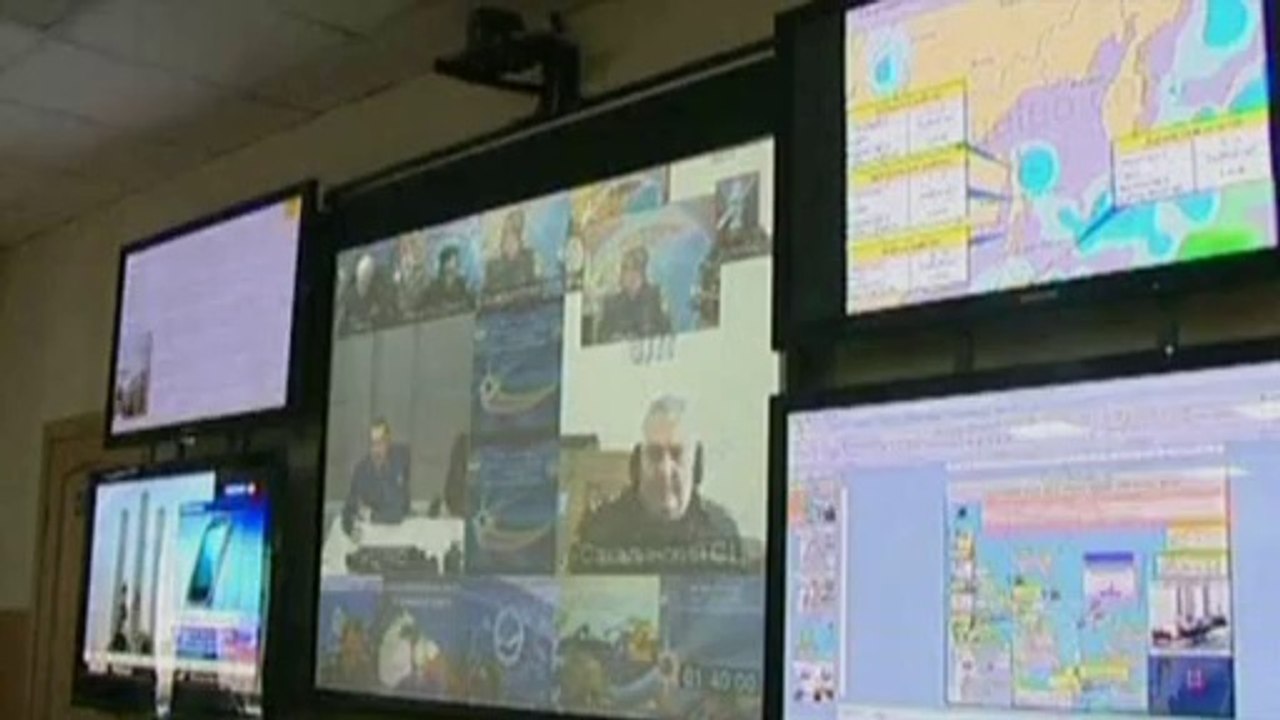 Une plate-forme pétrolière sombre