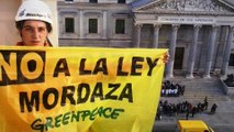 Acción de Greenpeace frente al Congreso contra Ley Mordaza