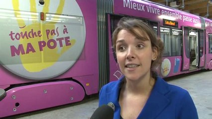 Le tram "Touche Pas A Ma Pote" sur les rails