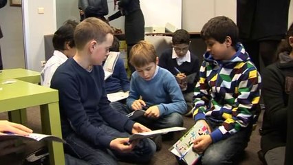 La reine Paola visite les locaux de Child Focus