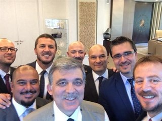 Gazeteci Yeleği Giyen Gül: Şimdi 'Yeni Mesleğini Buldu' Derler