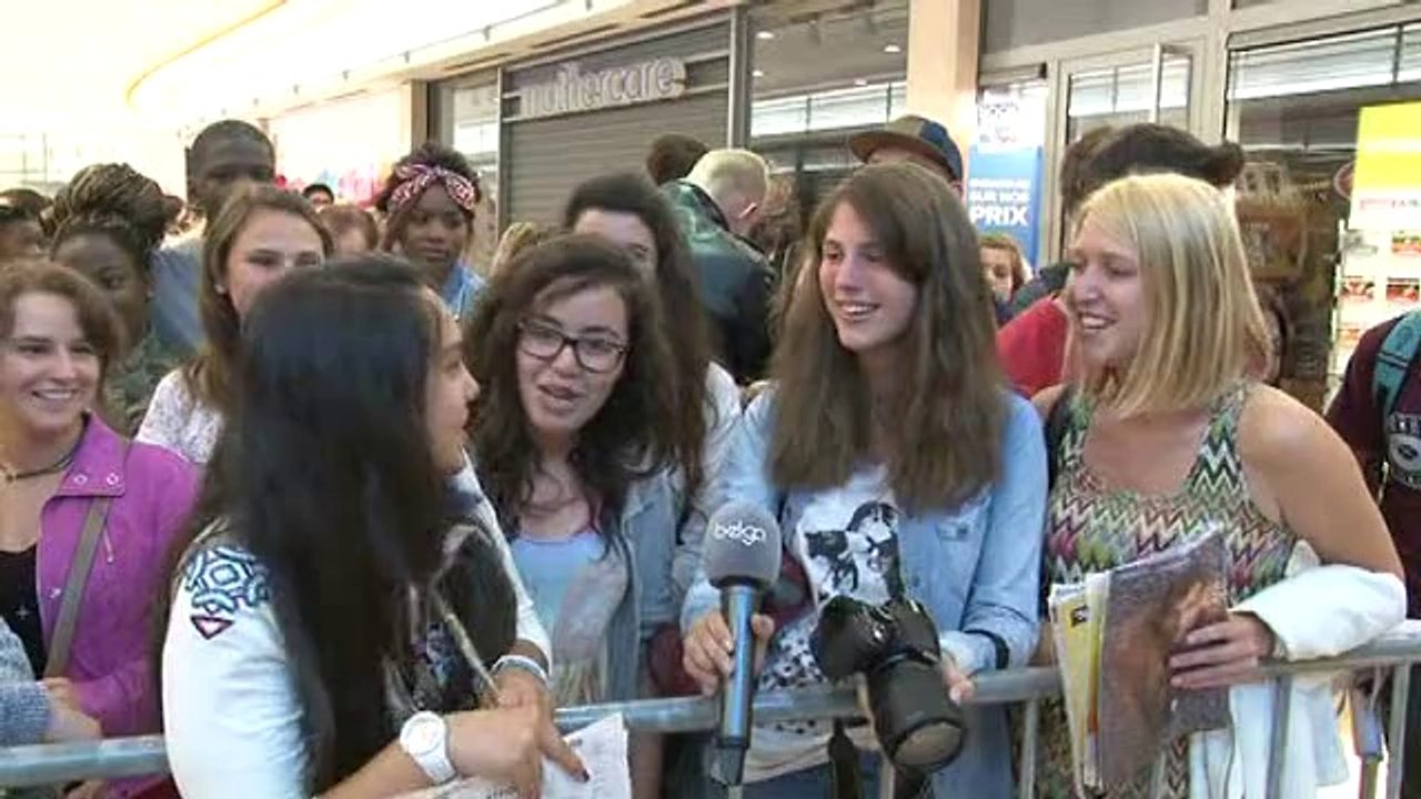 Des centaines de fans à Bruxelles pour rencontrer Stromae