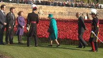 Queen pays tribute at poppy memorial