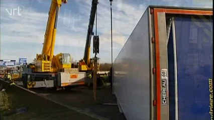 Un camion, des poissons et des embarras de circulation