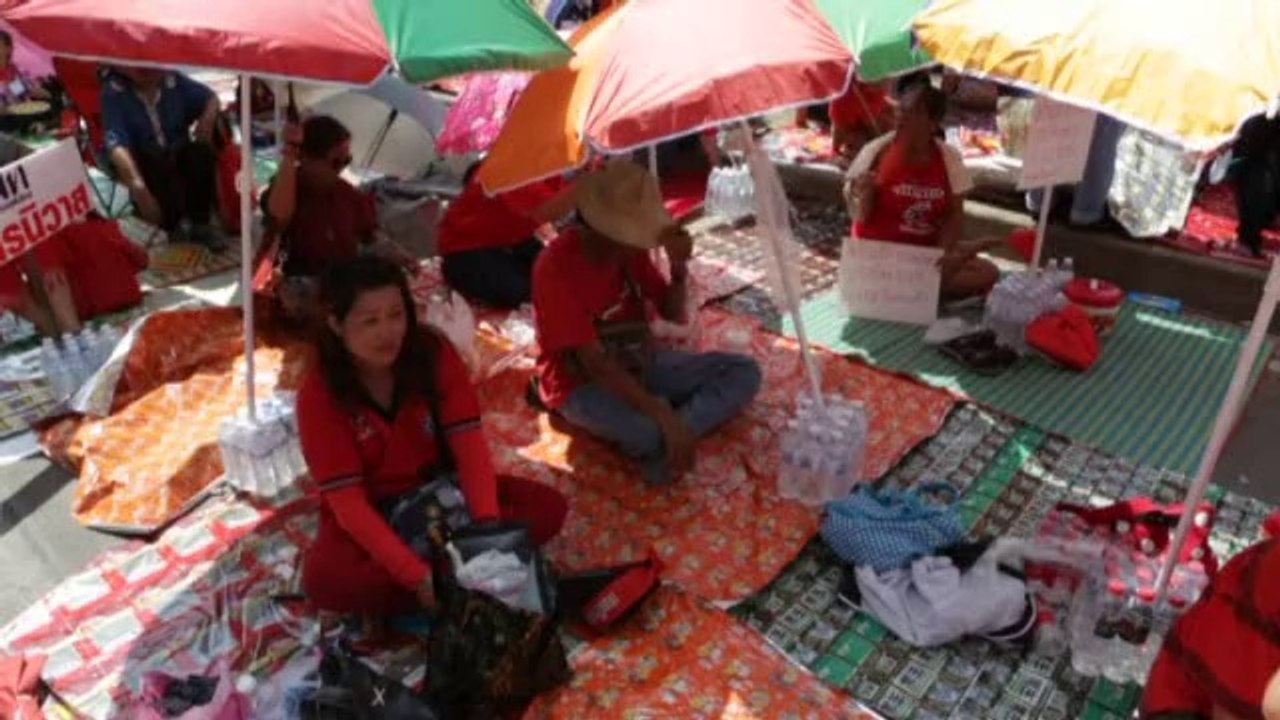 Thaïlande: les Chemises rouges manifestent pour défendre leur gouvernement affaibli