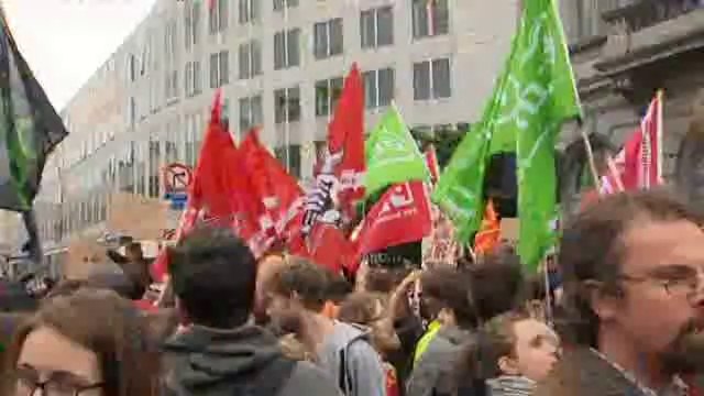 2.000 personnes manifestent contre Marine Le Pen à Bruxelles