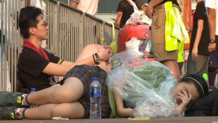 Hong Kong: les pro-démocratie devant le siège du gouvernement