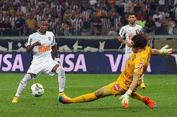 Na raça! Atlético vira sobre o Corinthians e avança na Copa do Brasil
