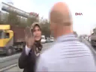 E-5'te tehlikeli geçiş: 2 kadın ve yanlarında küçük bir çocuk