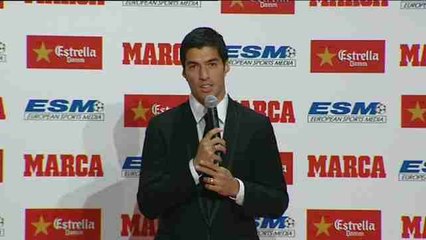 Luis Suarez presented with Golden Shoe award