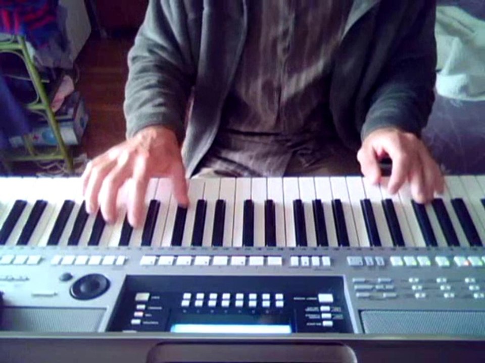 Le chant du signe ( extrait cover sur yamaha psr S710 )