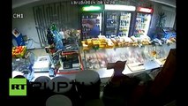 Une gérante d'épicerie fait fuir 2 voleurs armés