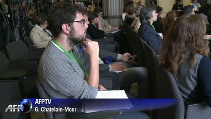 Ebola: des contrôles mais pas de "stigmatisation" des voyageurs