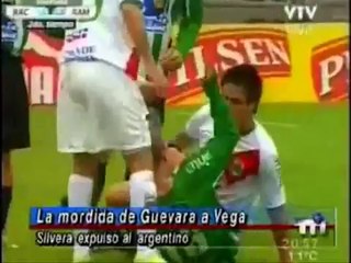 Un joueur mord le bras de son adversaire !