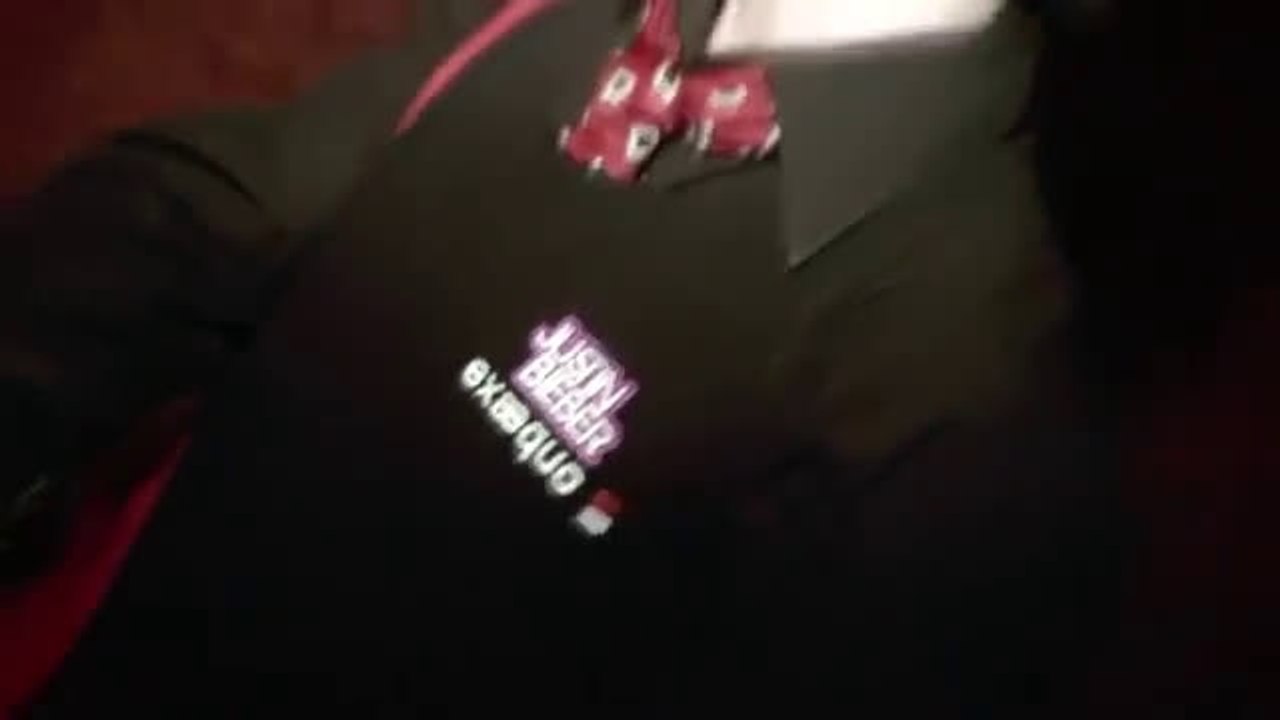 Elio Di Rupo rencontre le sosie de Justin Bieber en boîte de nuit