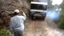 Un bus fait une chute dans un ravin en Bolivie