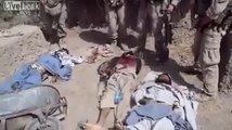 Des militaires américains urinent sur des Talibans morts